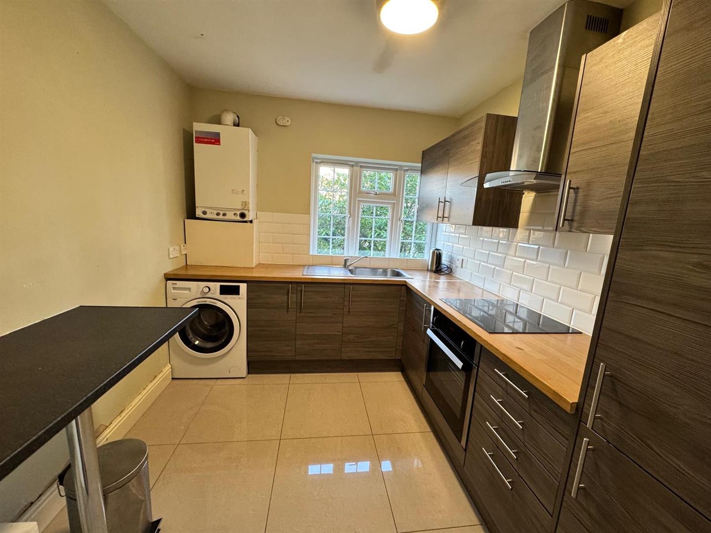 3 bed property in Etchingham Park Road, London